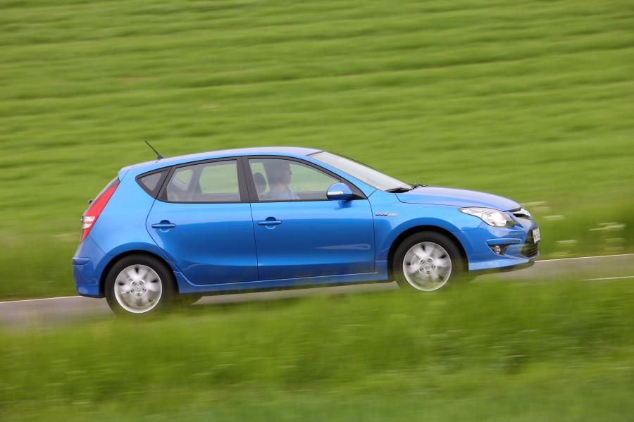  Hyundai i30 Blue Drive (FD) 2010 года  (фото 13 из 26)